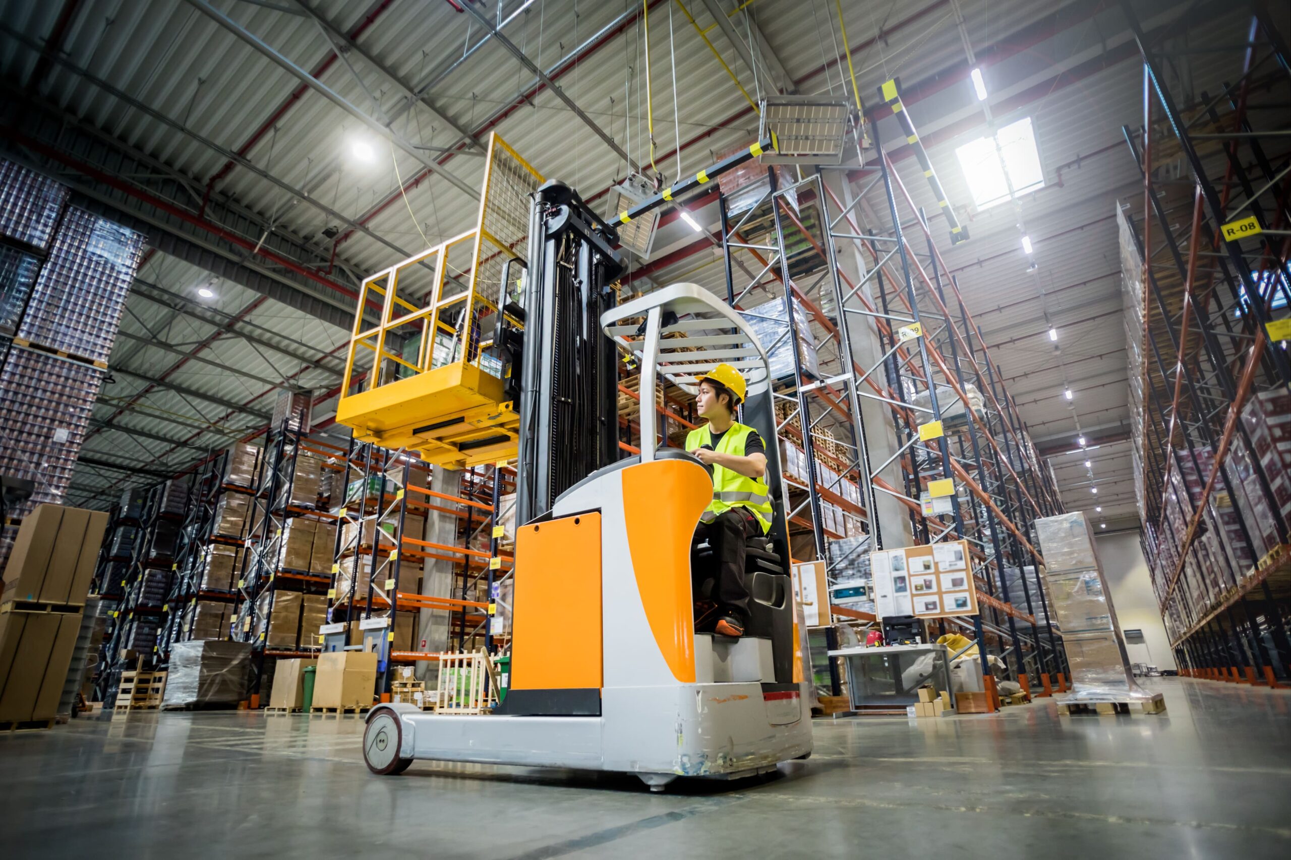 ELECTRIC FORKLIFT UAE