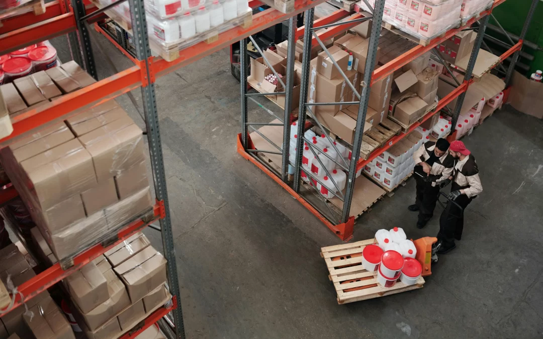 Electric Pallet Truck Buyer’s Guide (UAE Edition): Load, Aisle Width, Gradeability