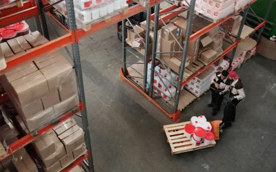 Electric Pallet Truck Buyer’s Guide (UAE Edition): Load, Aisle Width, Gradeability